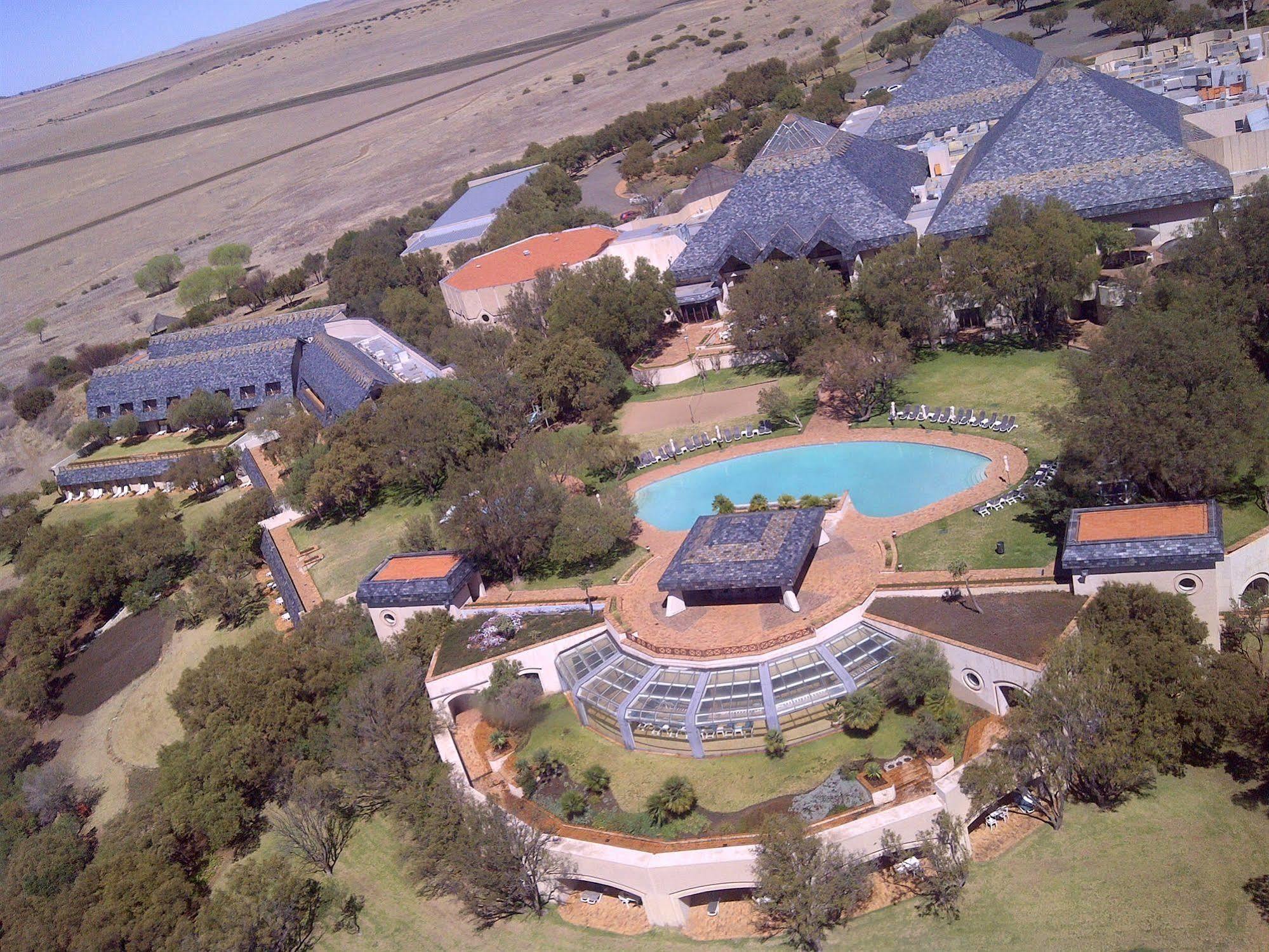Black Mountain Leisure And Conference Hotel Groothoek Exterior foto
